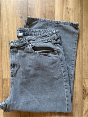 H&M Women's Gray Wide-Leg Jeans - Flared Silhouette